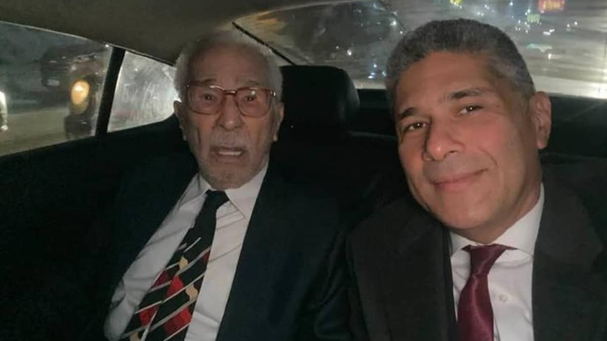 بعد أيام من إصابته بفيروس كورونا..عبد الرحمن أبو زهرة يغادر المستشفى