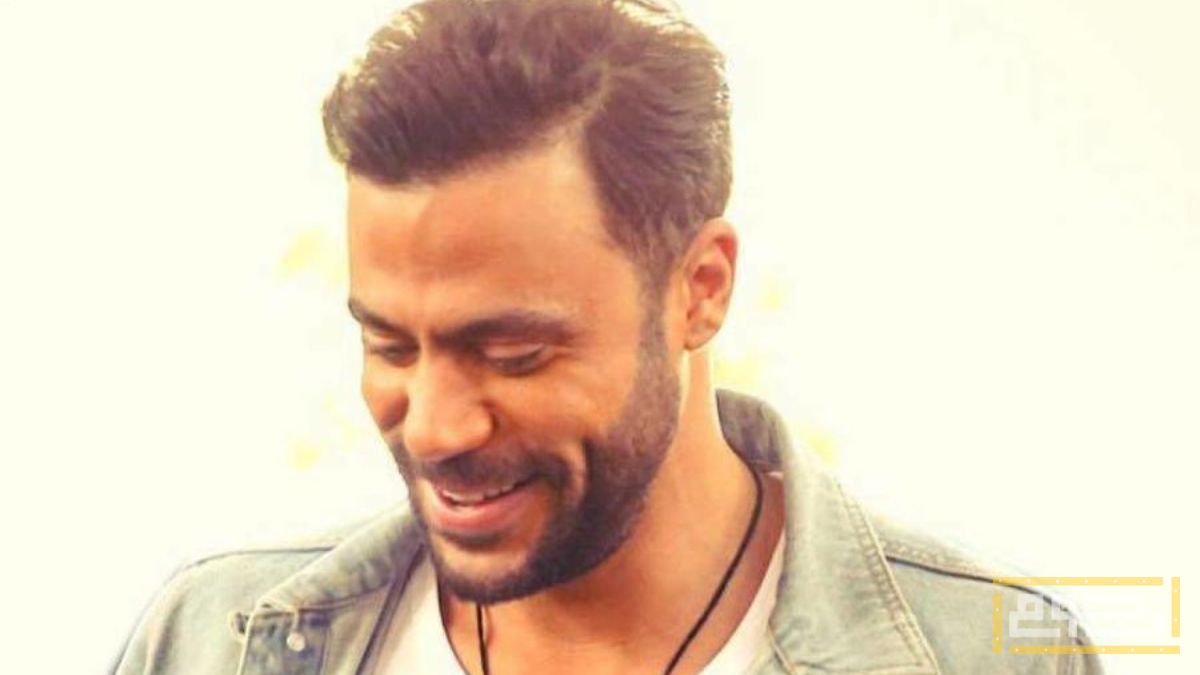 محمد إمام يفاجئ الجمهور بظهوره الأول مع ابنتيه