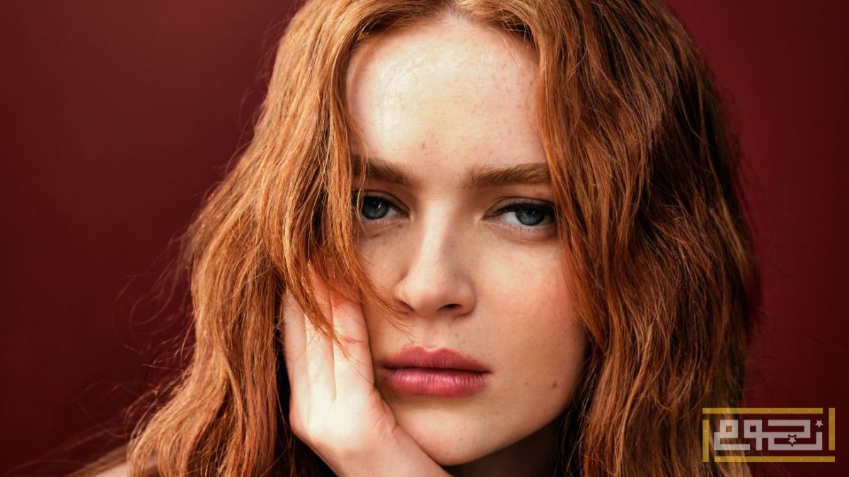 سيدي سينك نجمة مسلسل STRANGER THINGS سفيرة عالمية لعلامة ARMANI BEAUTY