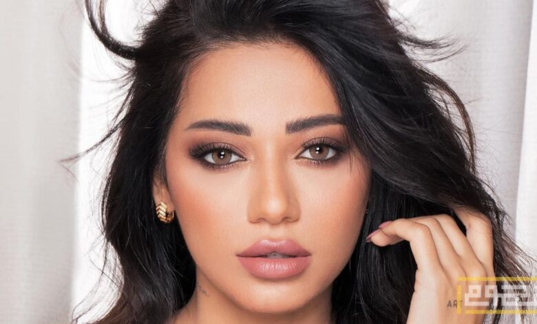 رحمة رياض تدعم زوجها إلكسندر علوم بعد إصابته