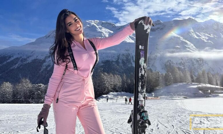 ياسمين صبري تستمتع بالأجواء الشتوية بين الثلوج برفقة عائلتها