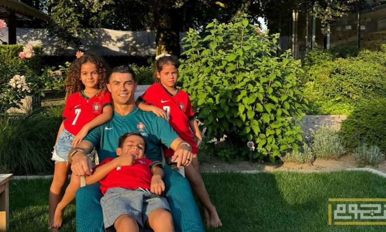 لقطات مرحة تجمع كريستيانو رونالدو مع أطفاله في إجازته الصيفية