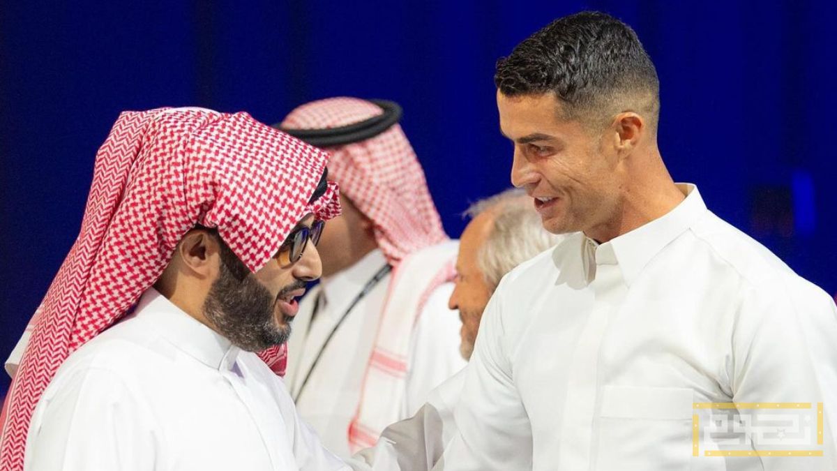 كريستيانو رونالدو يتألق بالثوب السعودي