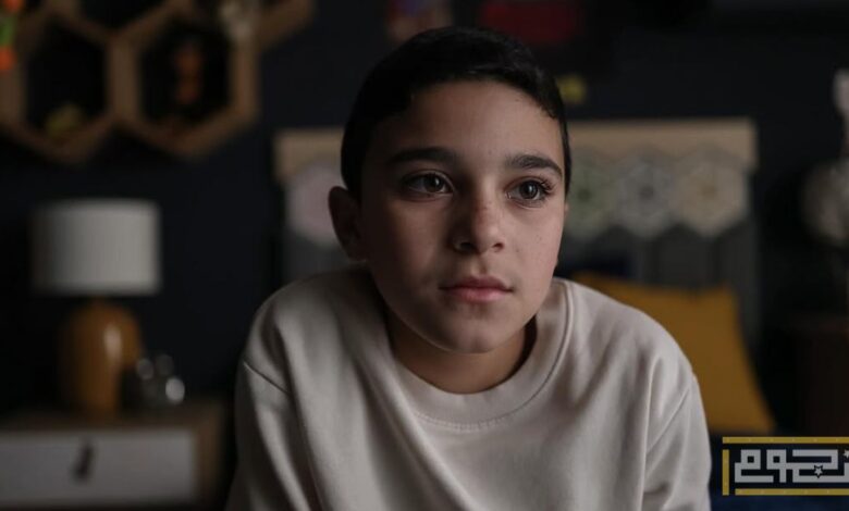 الطفل علي البيلي نجم مسلسل "لام شمسية" يٌبكي أمينة خليل على الهواء