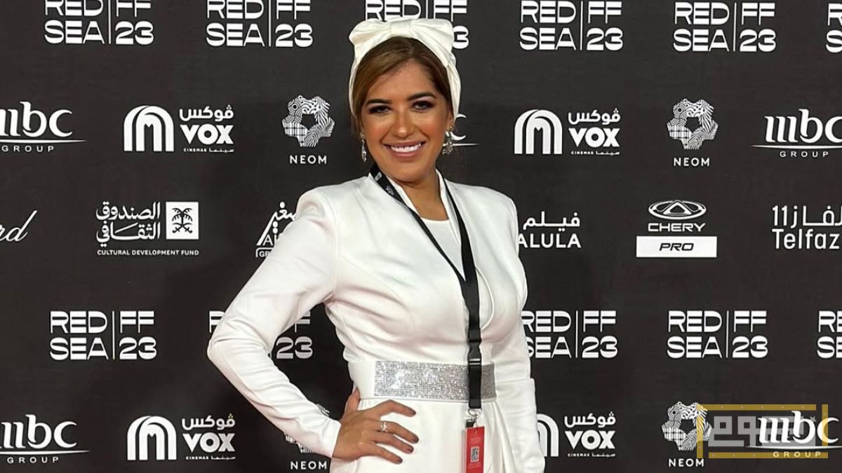 من هي هديل خان زوجة نايف هزازي؟