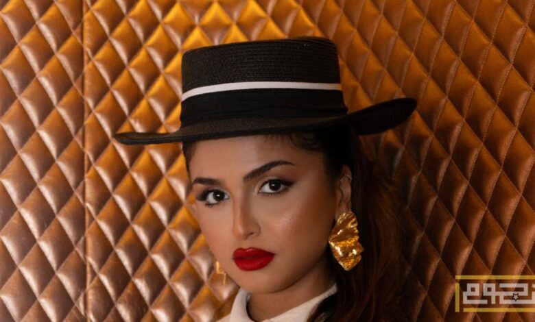 حلا الترك تحتفل بتخرجها