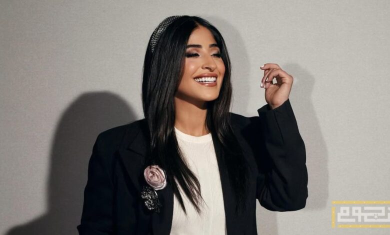 شجون الهاجري تحتفل بجائزة جوي أوورد