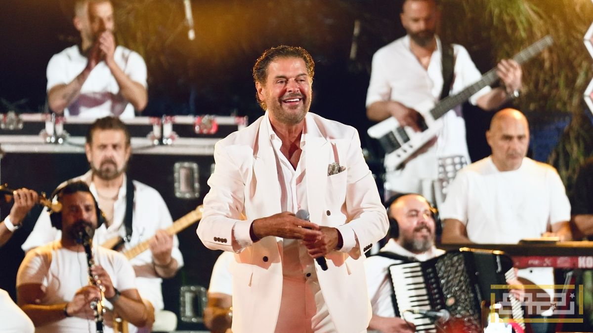 نجوم تعرضوا لمواقف محرجة بسبب المعجبات