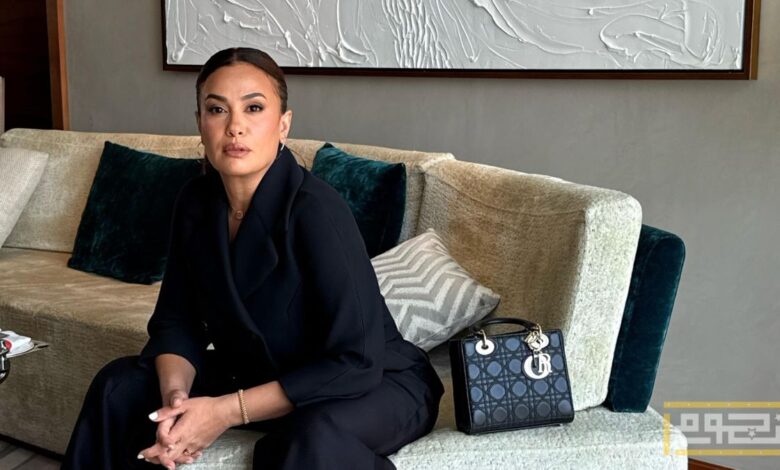 هند صبري تبكي جمهورها