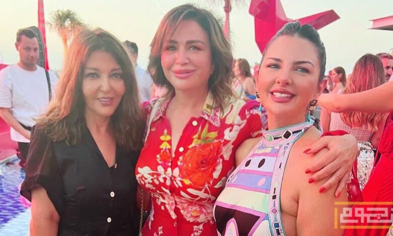 لم شمل النجمات الكبار في العطلات الصيفية الأخيرة