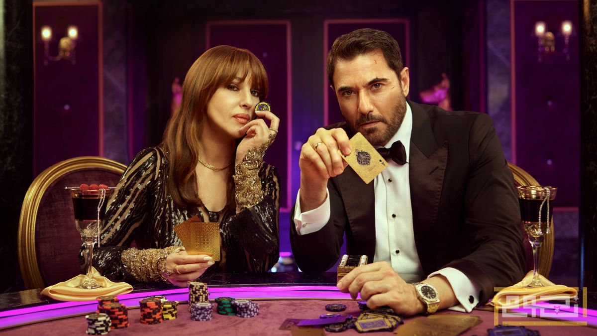 مونيكا بيلوتشي تنشر صورة مشوقة مع أحمد عز