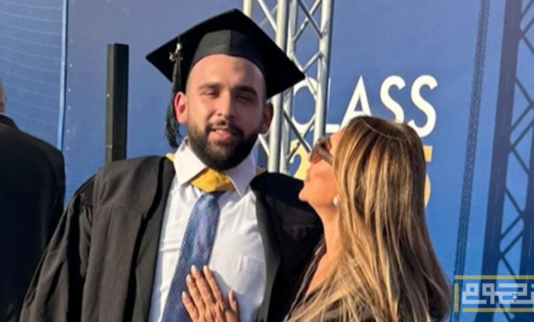 أجمل لقطات احتفال ليلى علوي بتخرج ابنها خالد