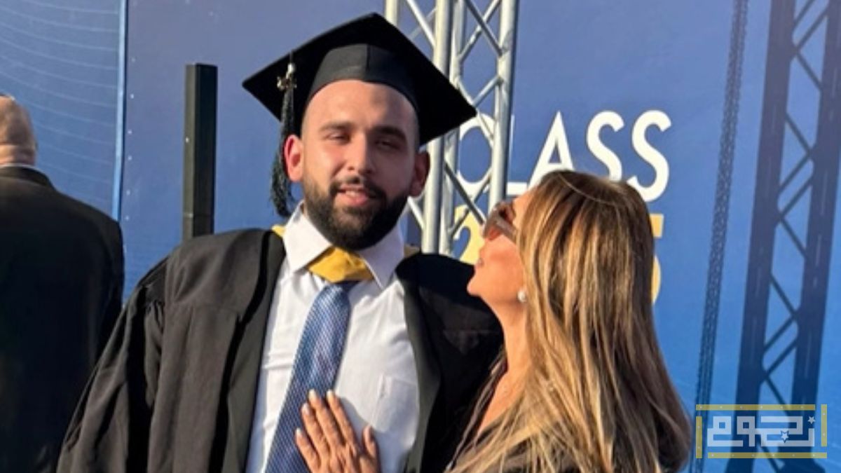 أجمل لقطات احتفال ليلى علوي بتخرج ابنها خالد