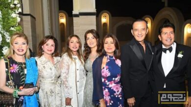 لقطات ملفتة للنجوم مع عائلة هاني رمزي في زفاف نجله