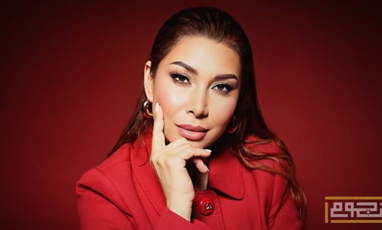 ألين خلف تبكي تأثراً على المسرح