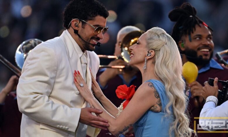 ليدي غاغا مفاجأة عرض باد باني