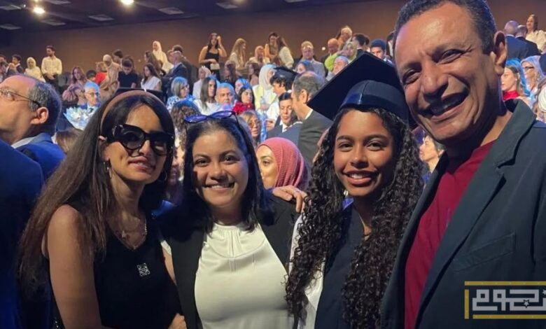 زينة بجوار ابنة شيرين عبدالوهاب في تخرجها